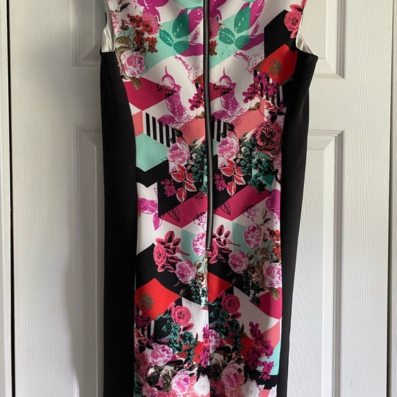 Bisou Bisou Flattering bodycon dress - Picture 3 of 4